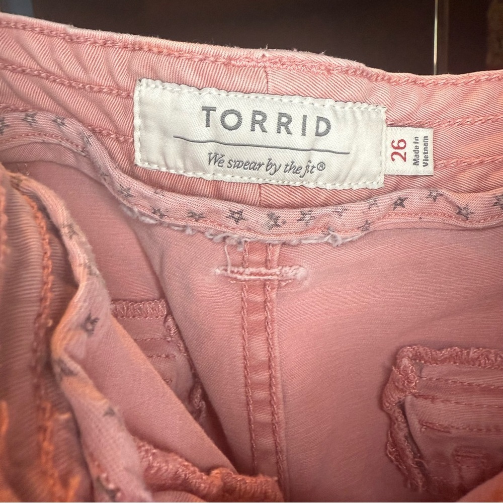 Torrid Pink Cargo Shorts Size:26 - Picture 2 of 7